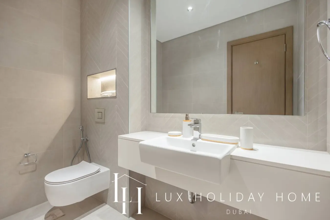 LUX The Burj Khalifa Lagoon View Suite 5 13