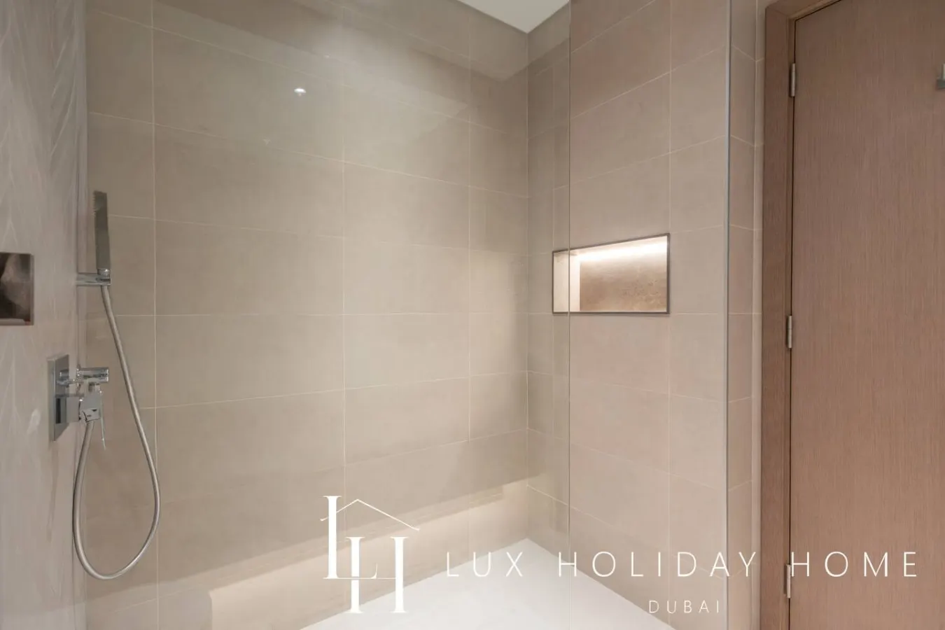 LUX The Burj Khalifa Lagoon View Suite 5 14