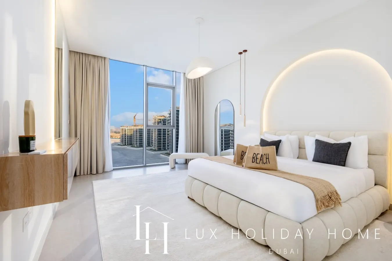 LUX The Burj Khalifa Lagoon View Suite 5 3
