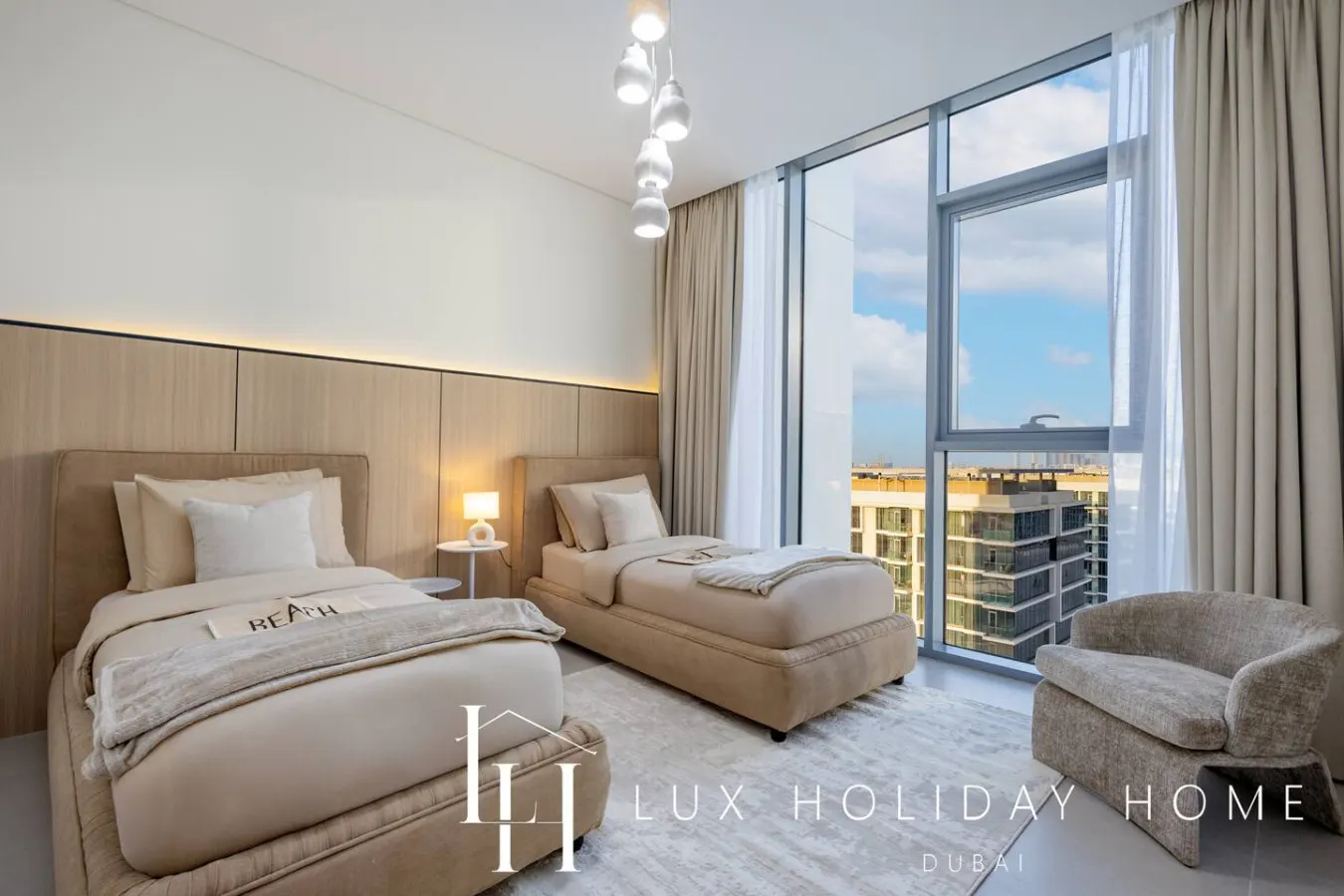 LUX The Burj Khalifa Lagoon View Suite 5 6