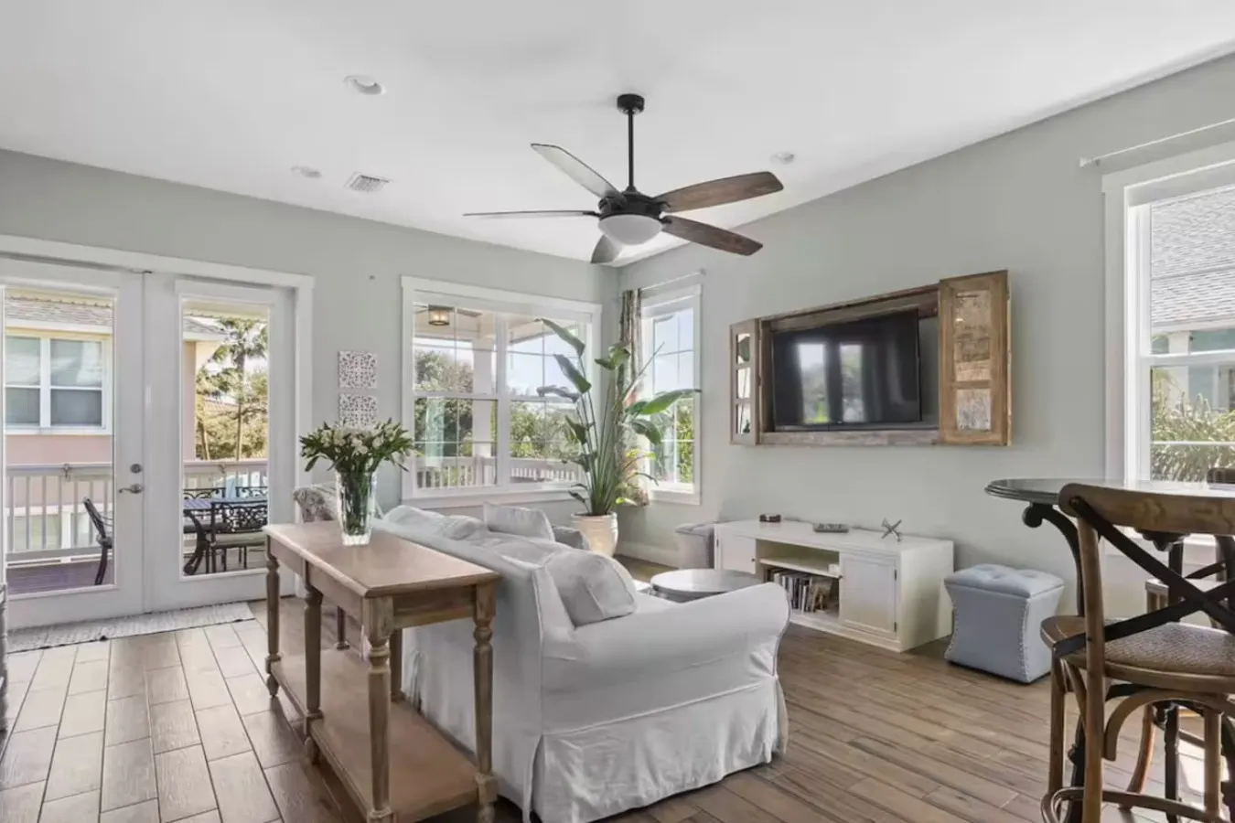 Barefoot Beach House — photo 2