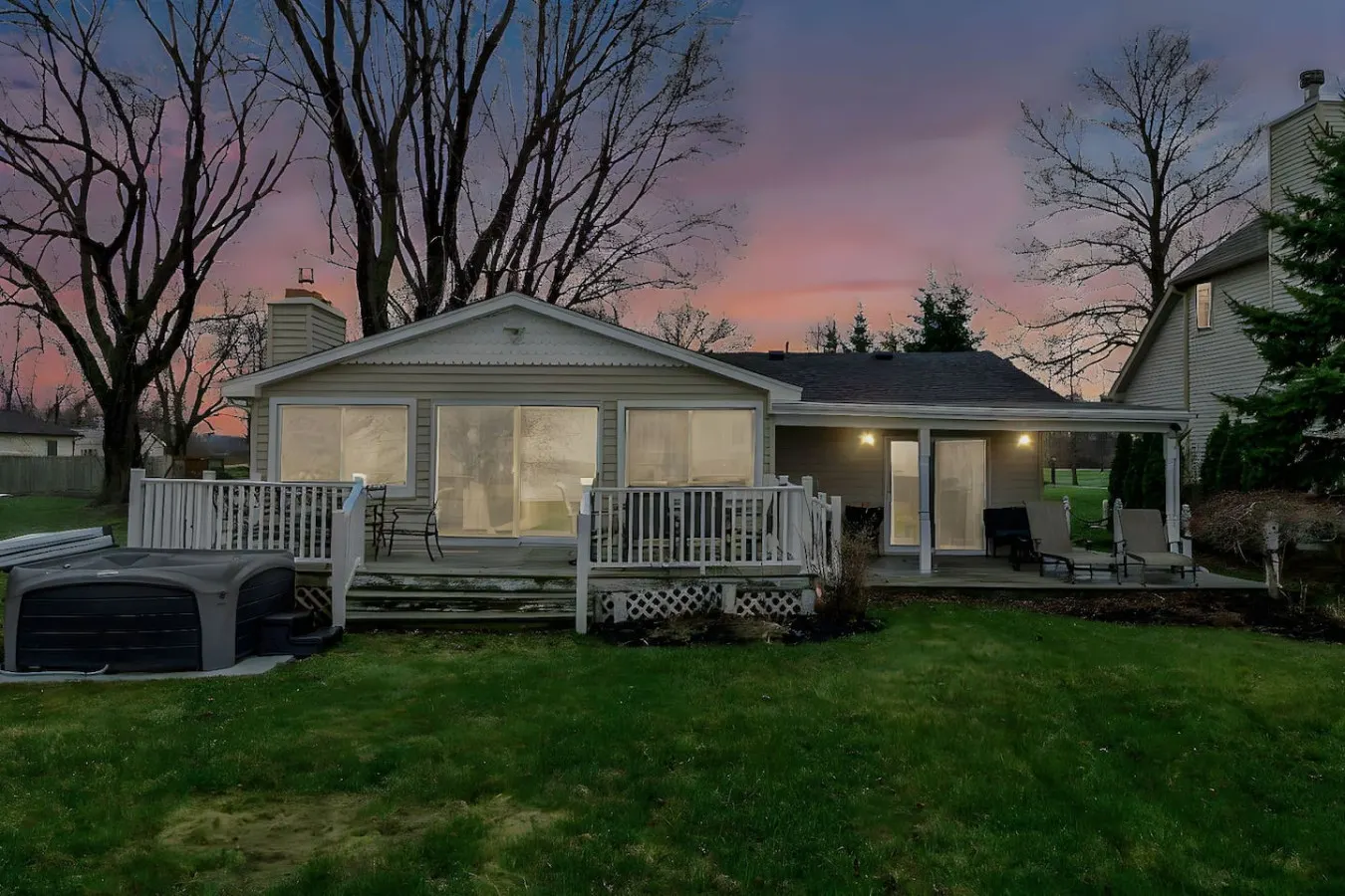 Lakefront Home- 5 Beds, Firepit + Sleeps 8 9