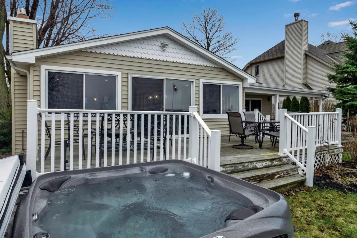 Lakefront Home- 5 Beds, Firepit + Sleeps 8 12