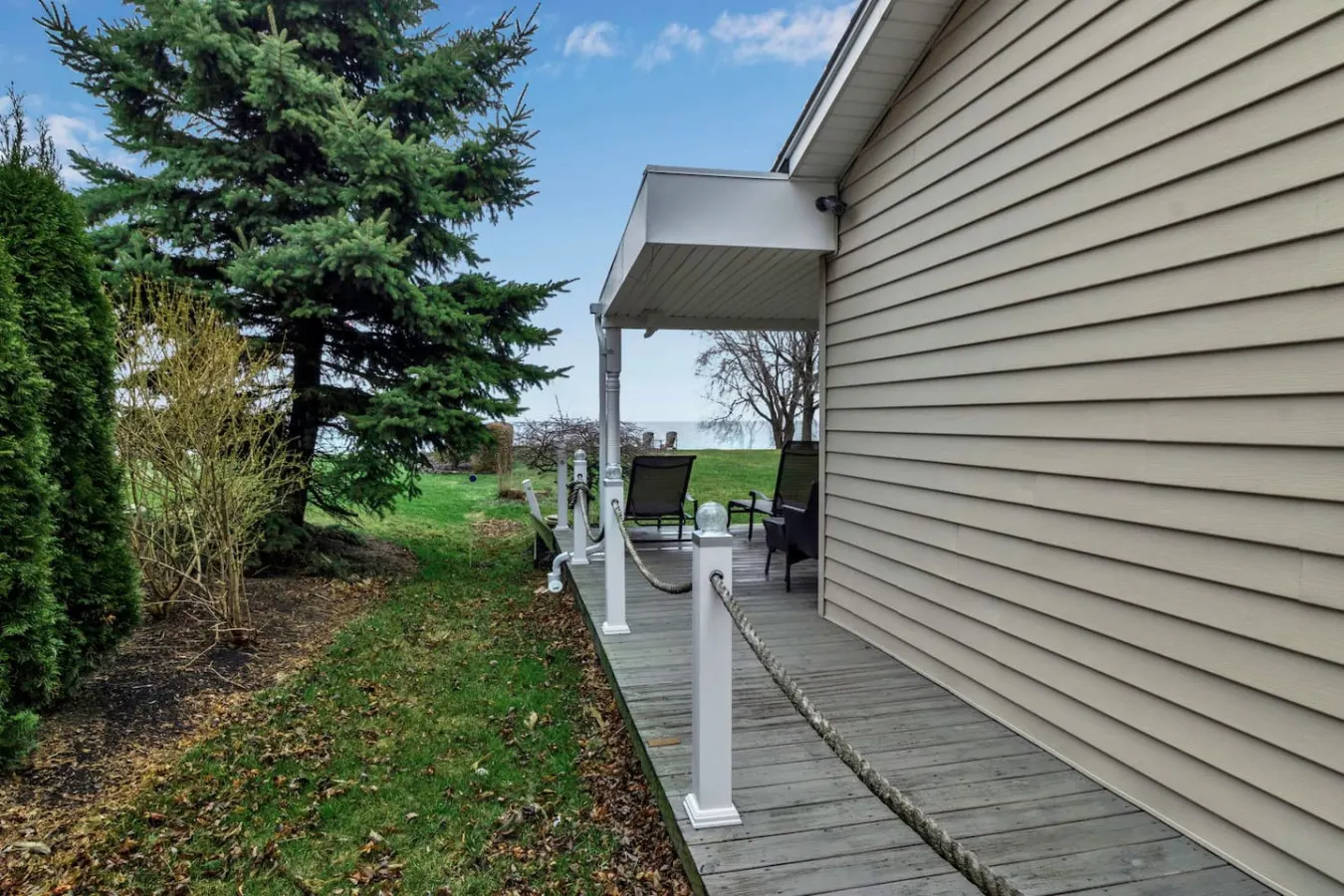 Lakefront Home- 5 Beds, Firepit + Sleeps 8 15