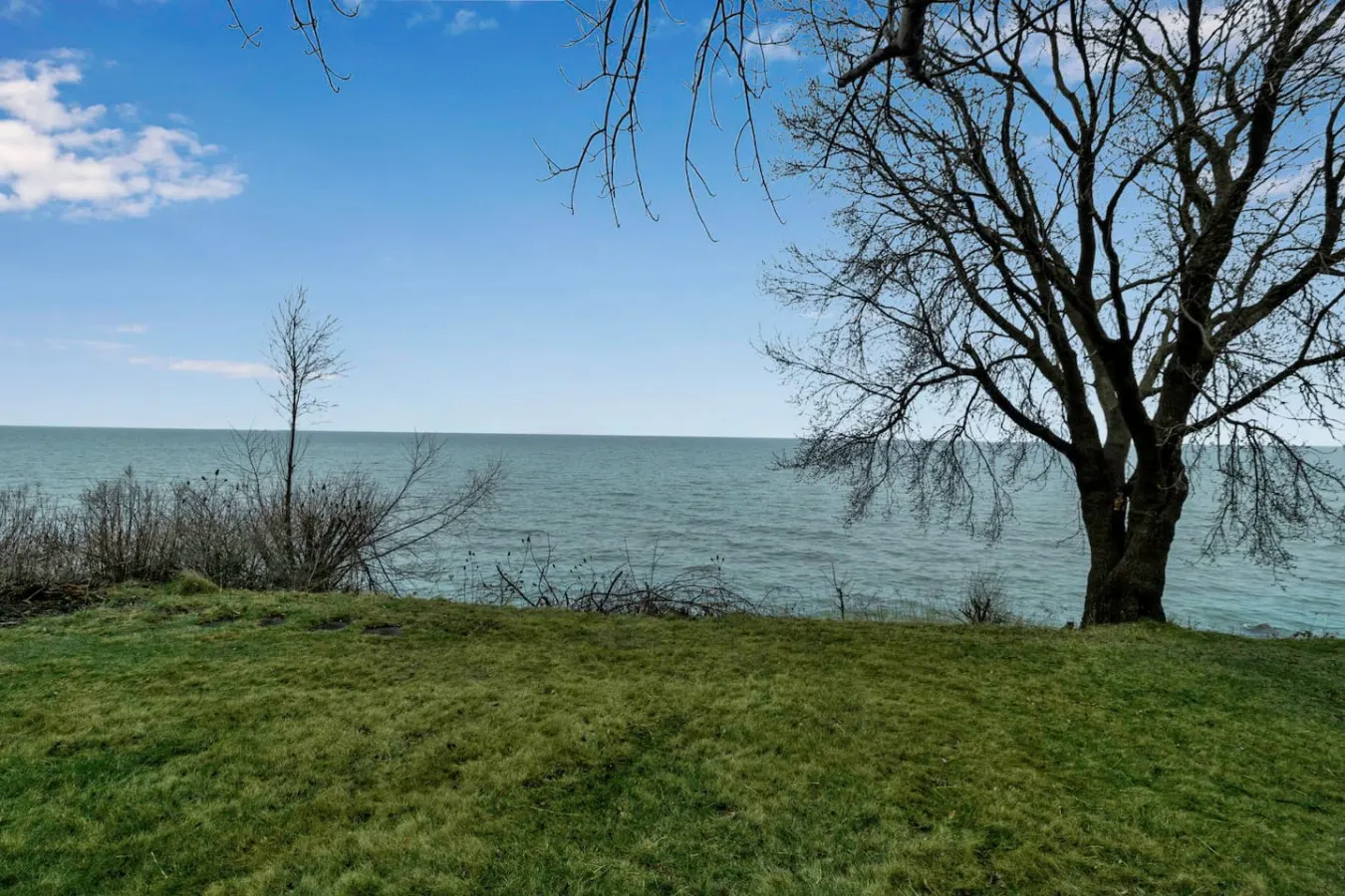 Lakefront Home- 5 Beds, Firepit + Sleeps 8 16