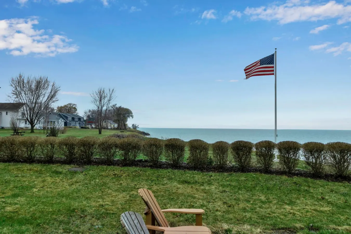 Lakefront Home- 5 Beds, Firepit + Sleeps 8 17