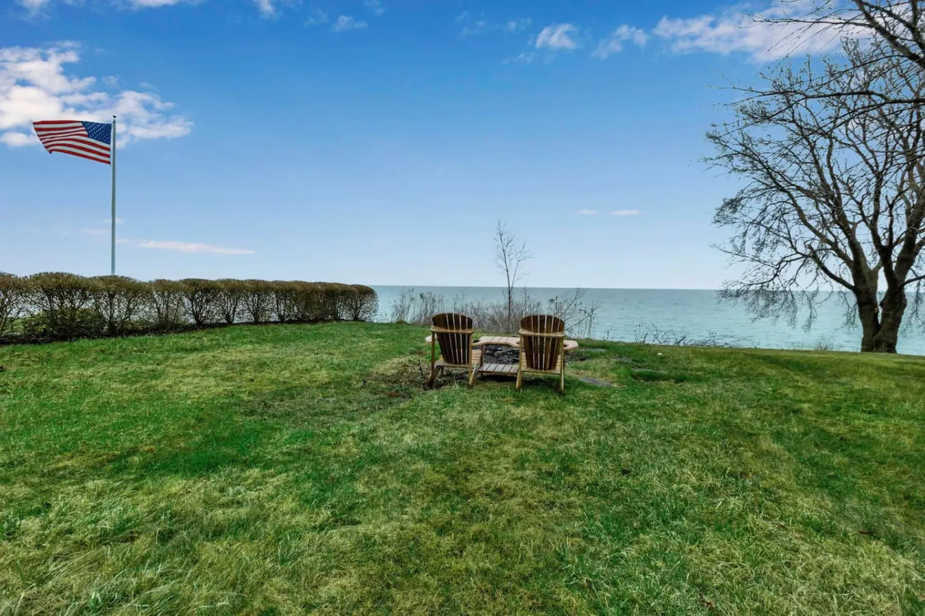 Lakefront Home- 5 Beds, Firepit + Sleeps 8 — photo 3