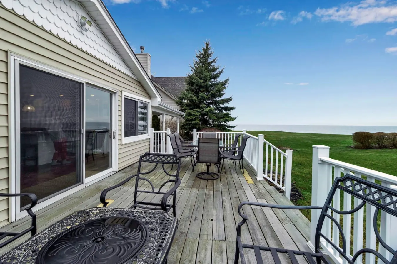 Lakefront Home- 5 Beds, Firepit + Sleeps 8 6