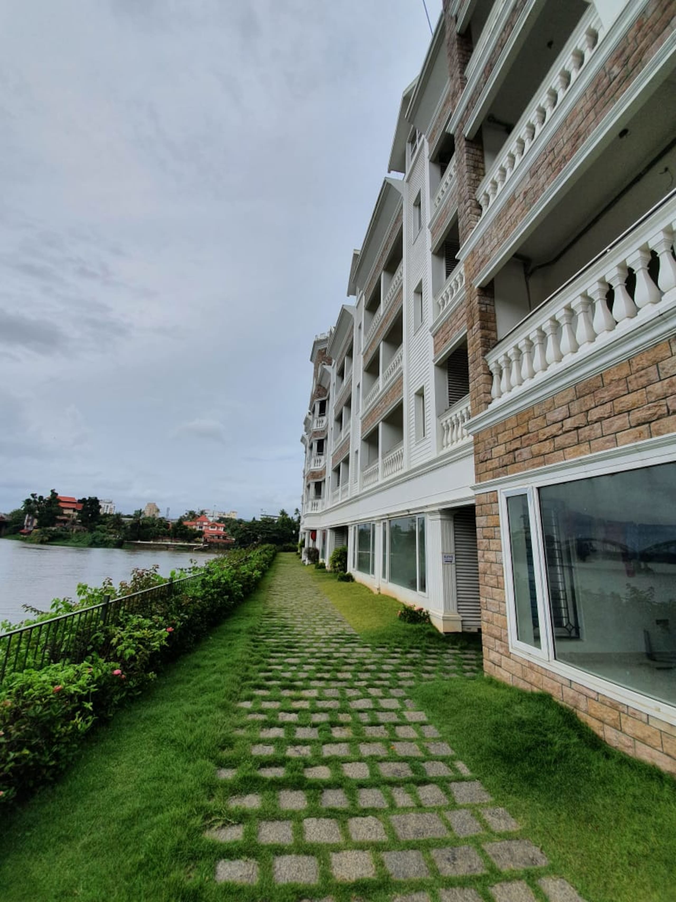 Riverine Castle — photo 2