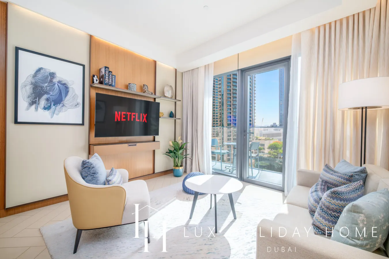 LUX The Address Opera Downtown Suite 1