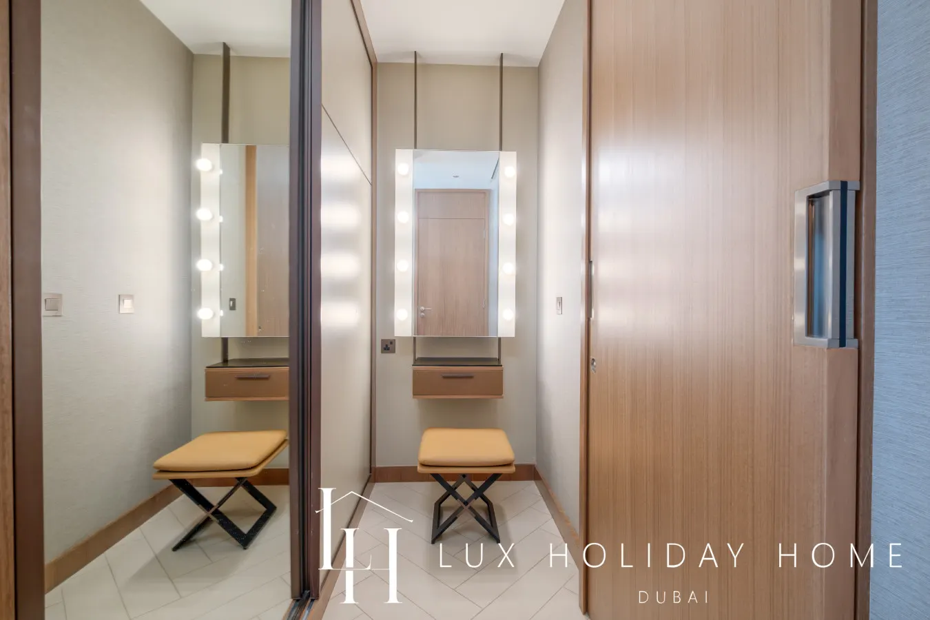 LUX The Address Opera Downtown Suite 15