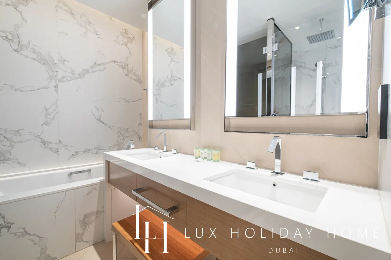 LUX The Address Opera Downtown Suite 17