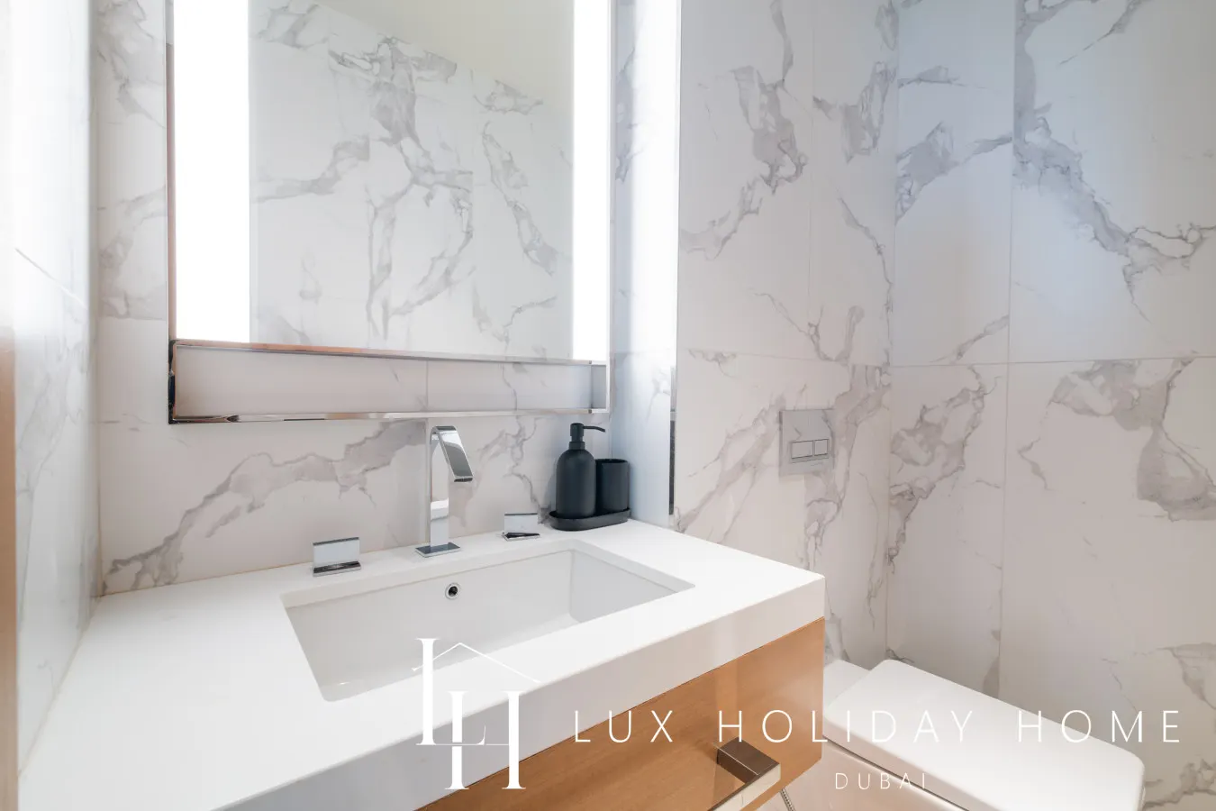 LUX The Address Opera Downtown Suite 20