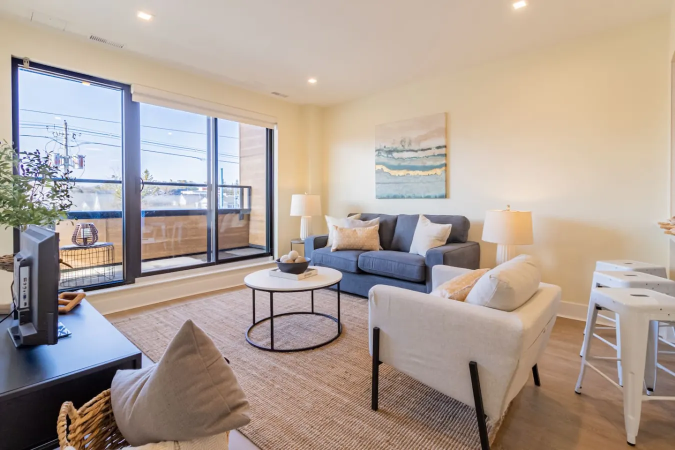 The Bend Condos- Hot Tub, 1 min from beach - 201