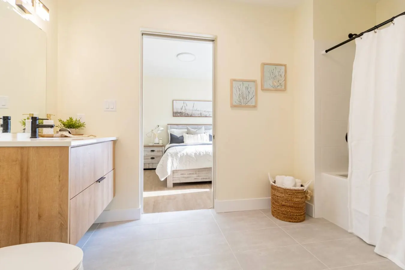The Bend Condos- Hot Tub, 1 min from beach - 201 18