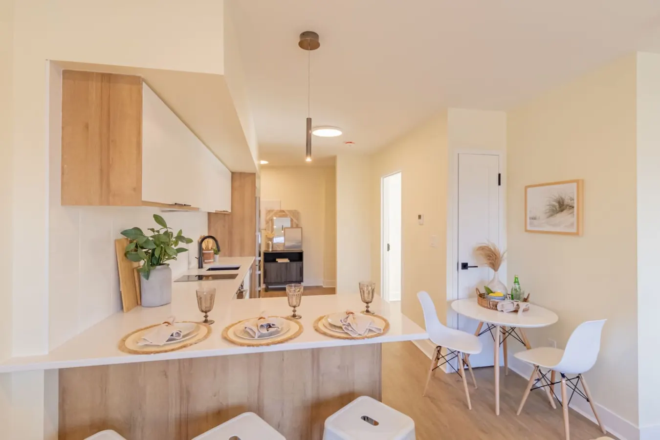 The Bend Condos- Hot Tub, 1 min from beach - 201 6