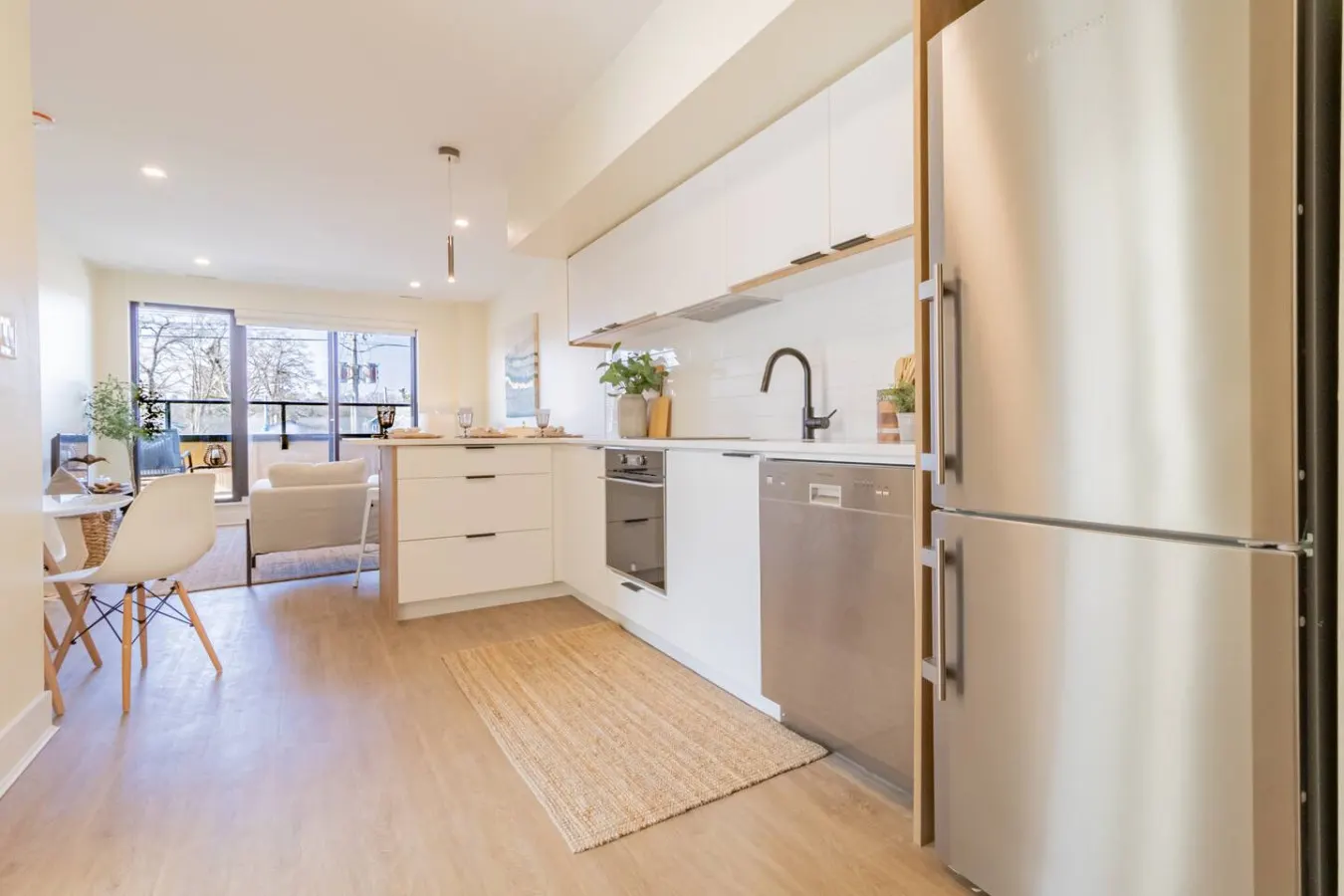 The Bend Condos- Hot Tub, 1 min from beach - 201 7