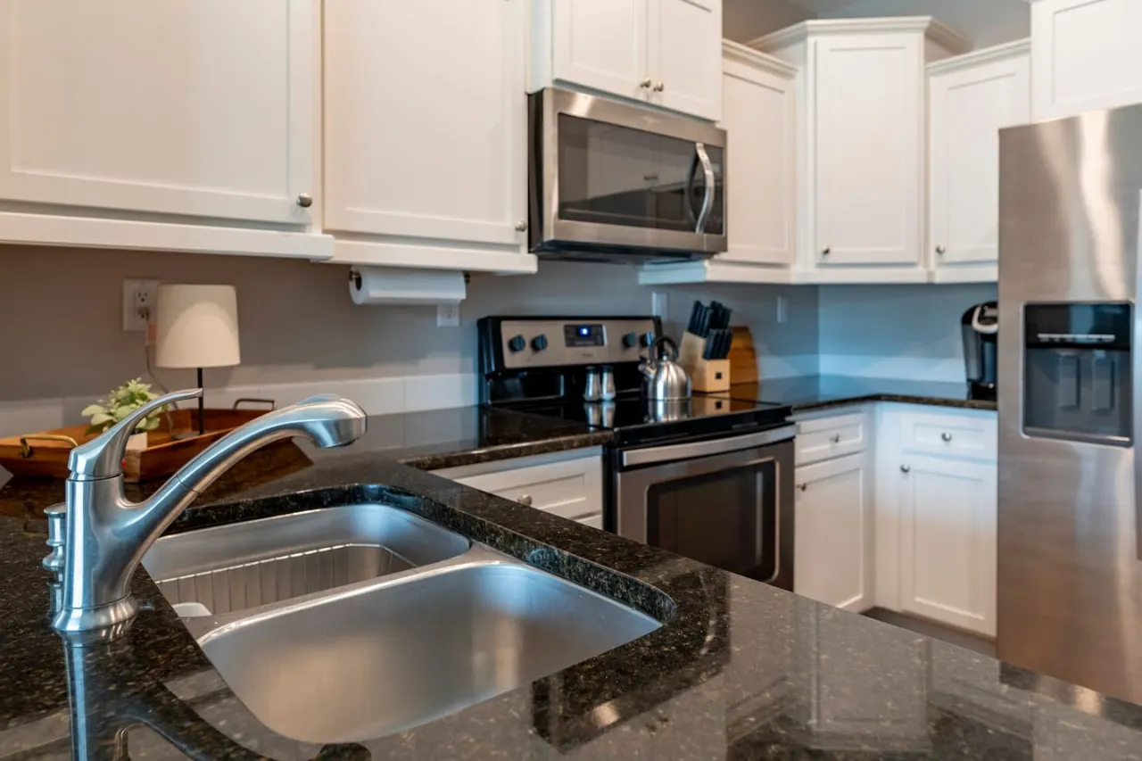 *Stylish 1BR Getaway w/ KING Bed + Patio + Wi-Fi 4