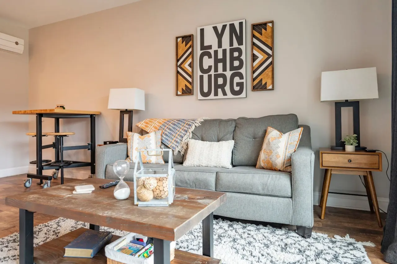 *Stylish 1BR Getaway w/ KING Bed + Patio + Wi-Fi 6