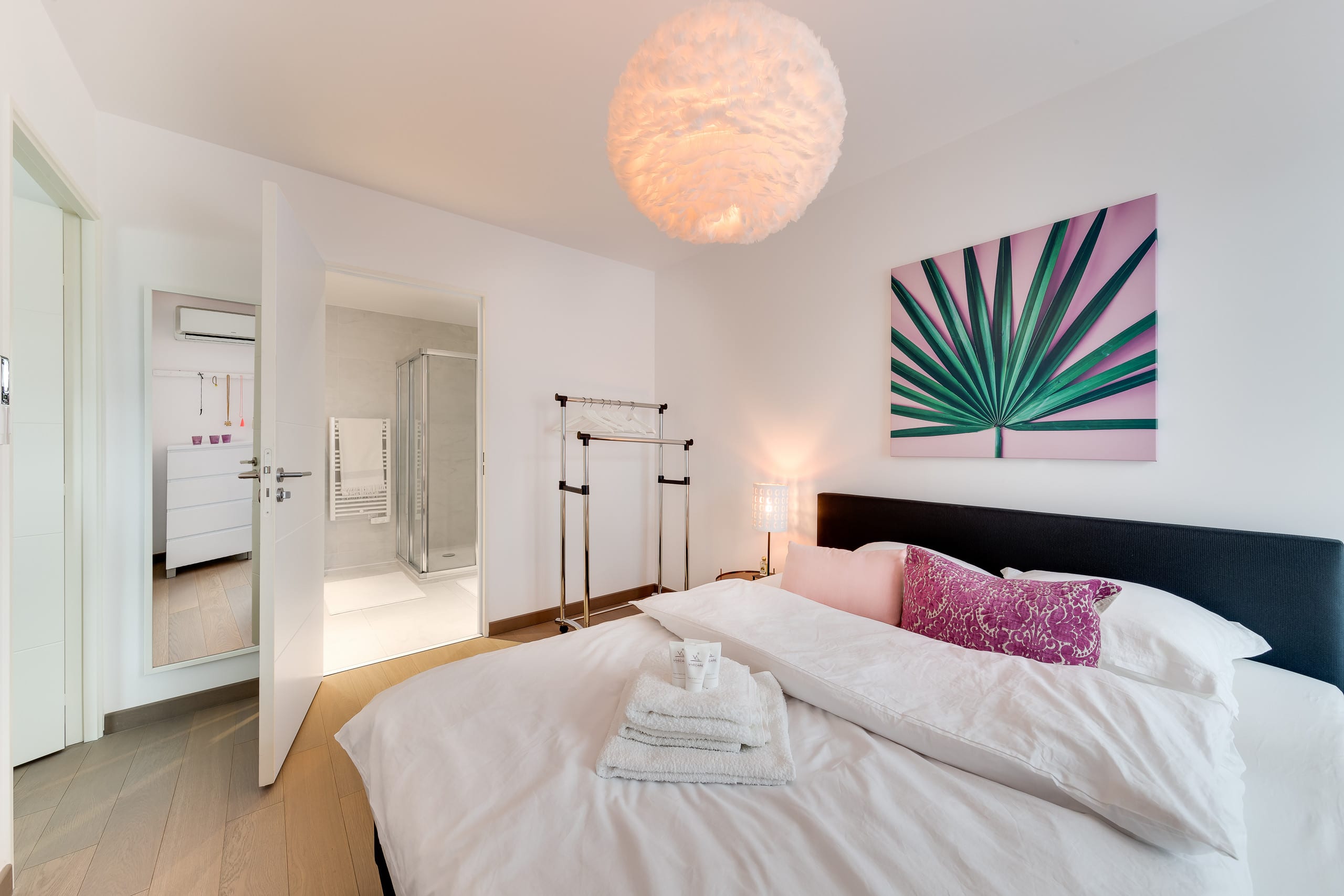 WALK TO THE OCEAN, stylish large 2BR with balcony 11