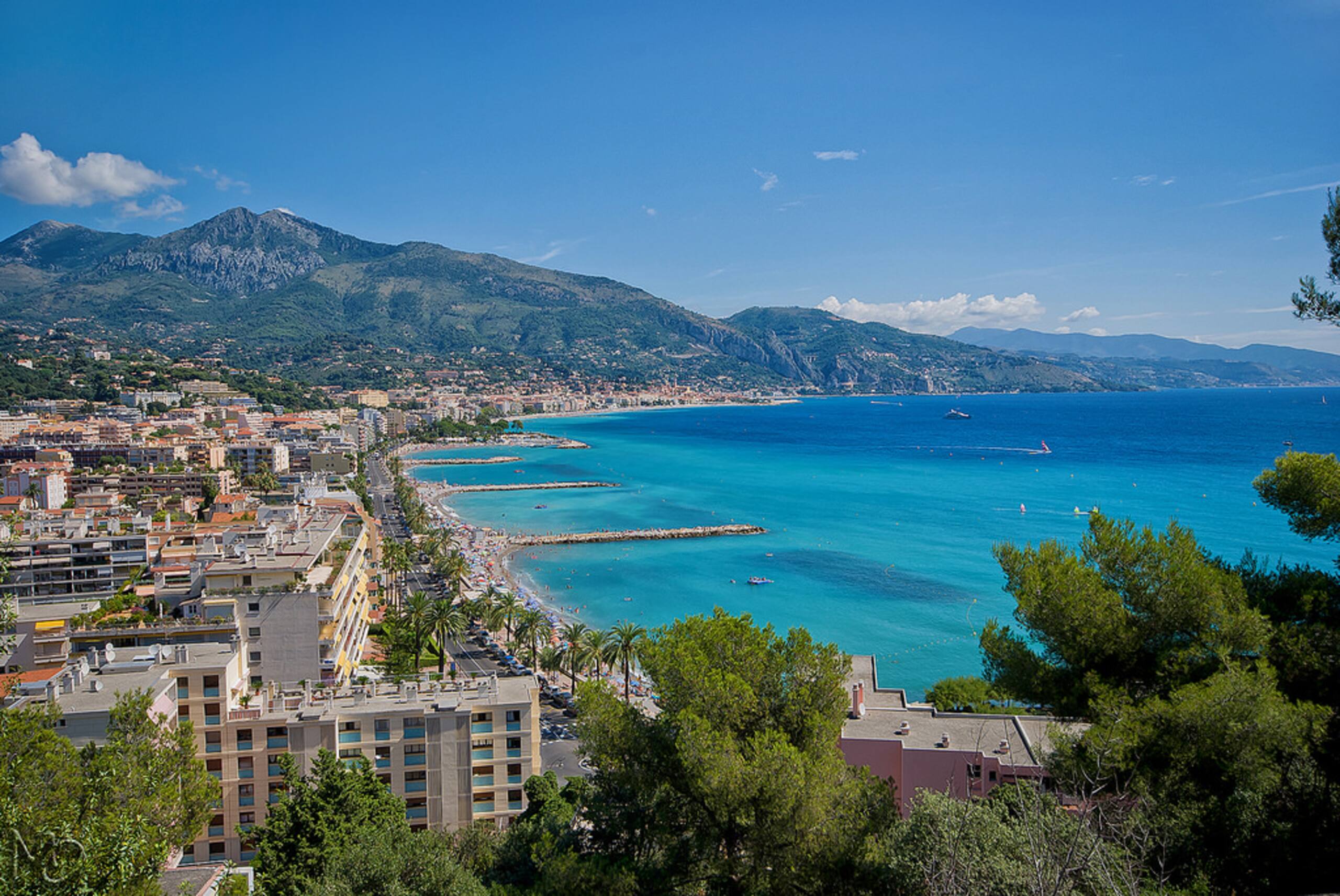 WALK TO THE OCEAN, stylish large 2BR with balcony 34