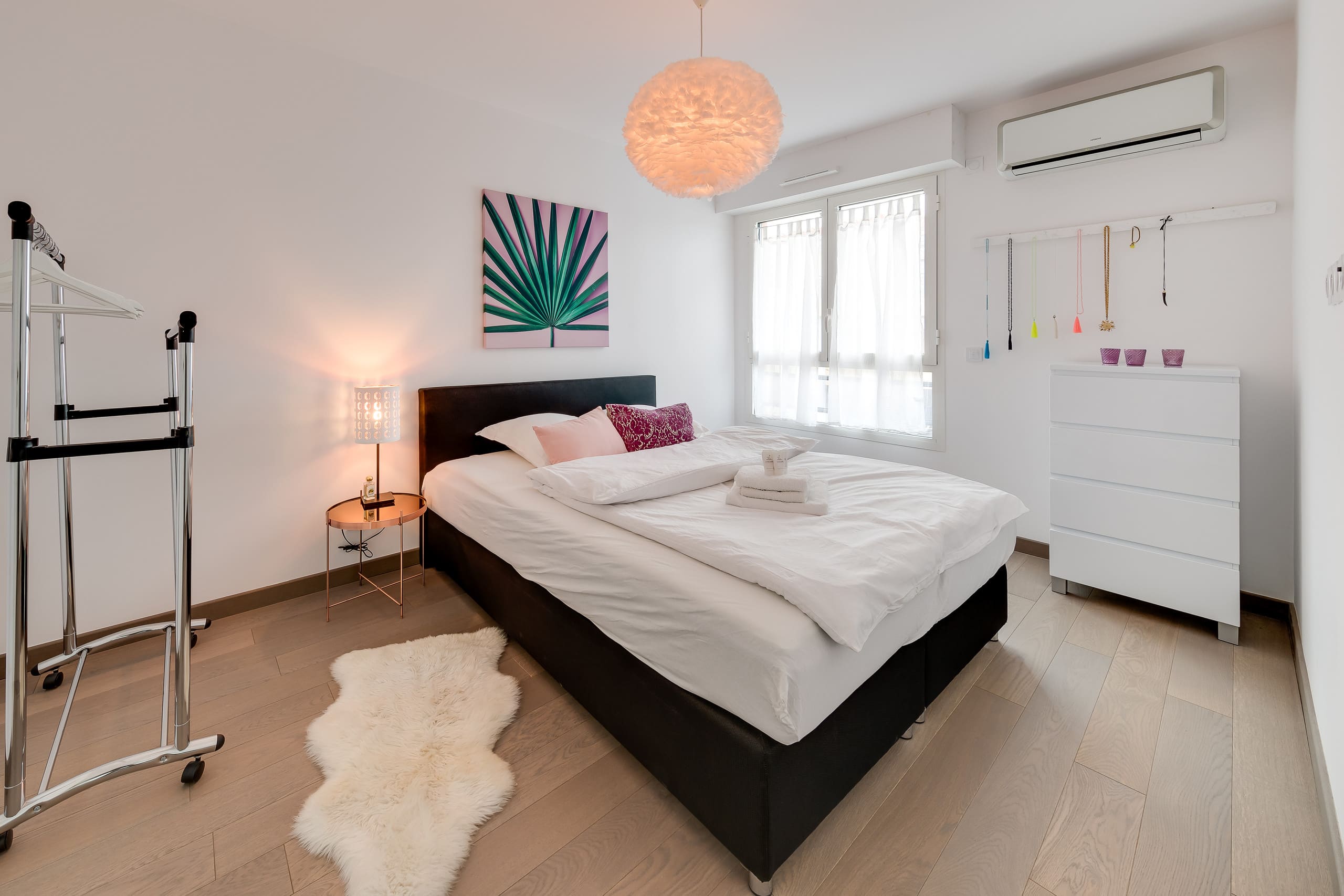 WALK TO THE OCEAN, stylish large 2BR with balcony 9