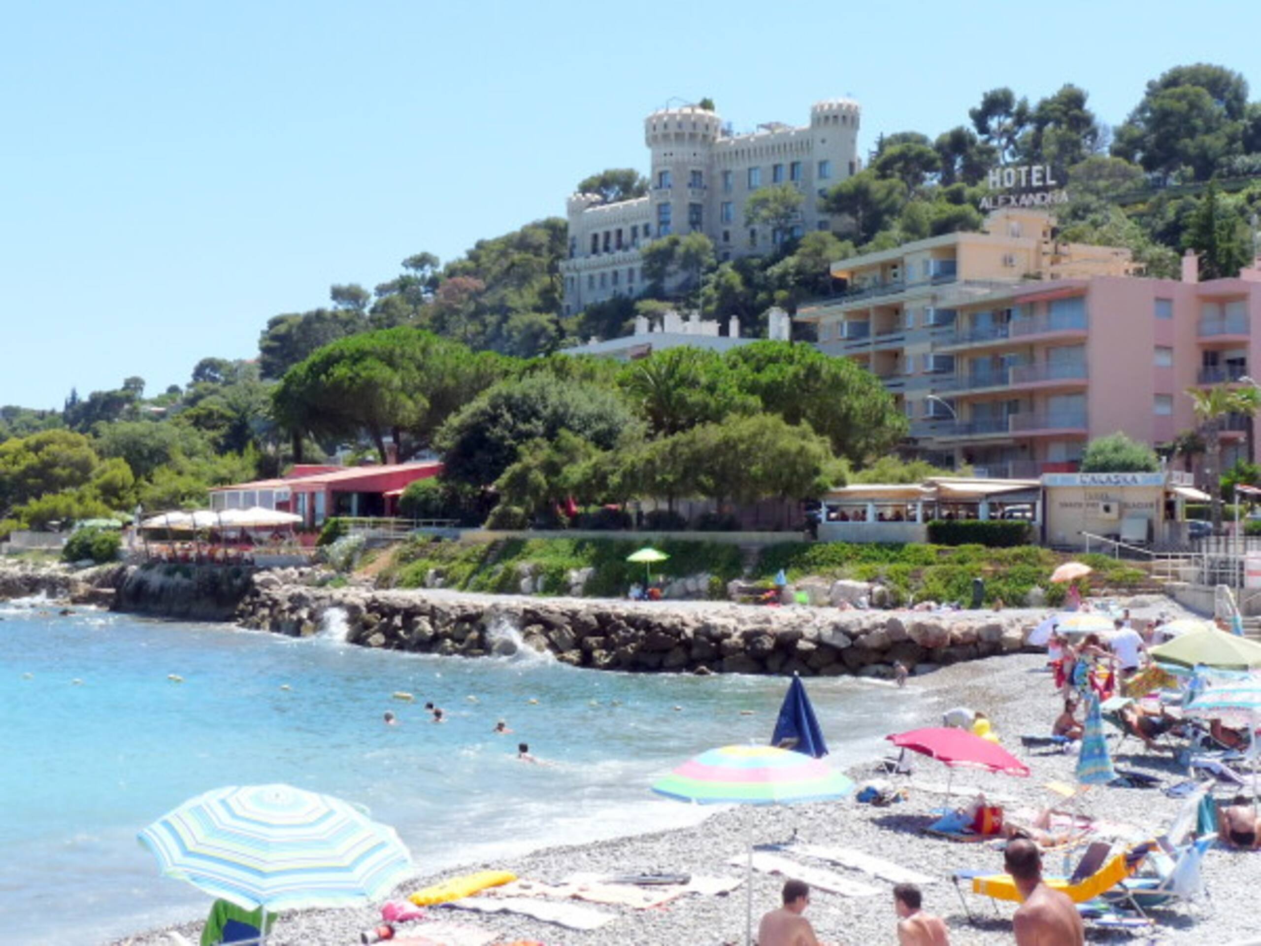 WALK TO THE OCEAN, stylish large 2BR with balcony 32