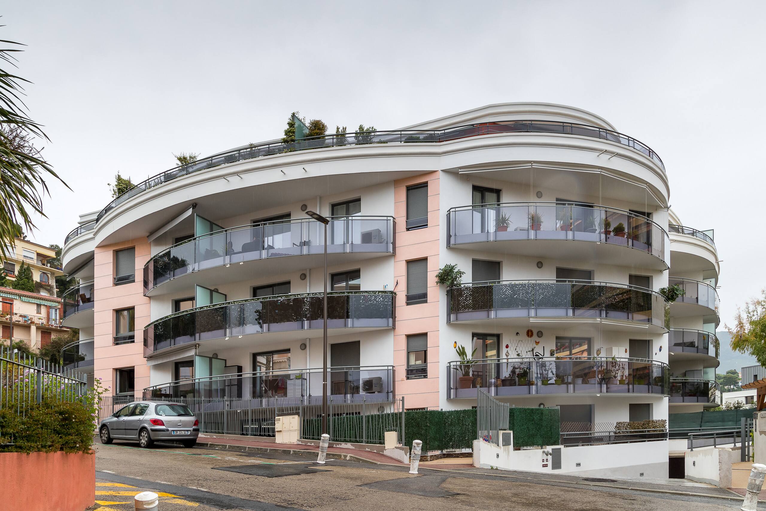 WALK TO THE OCEAN, stylish large 2BR with balcony 28