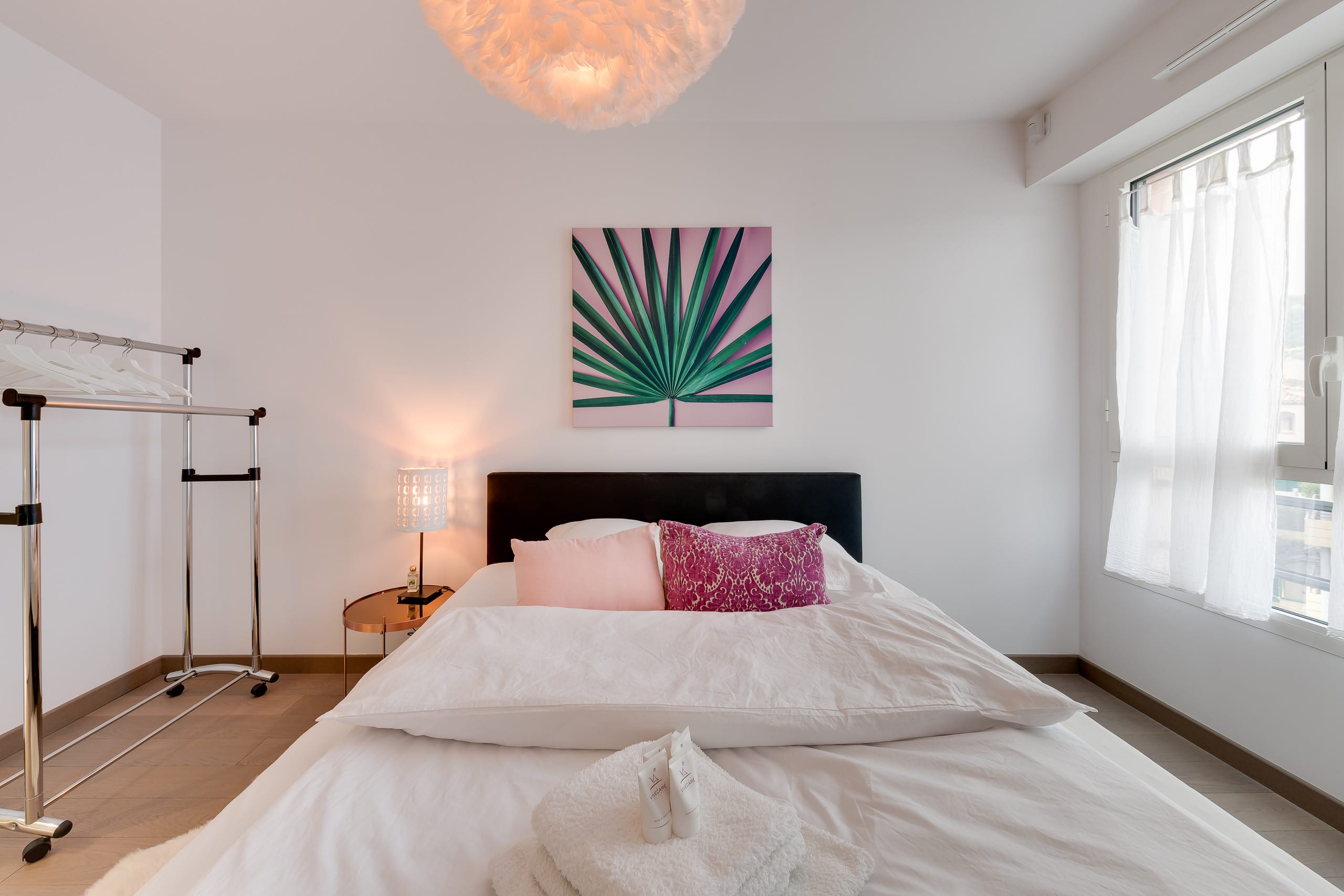 WALK TO THE OCEAN, stylish large 2BR with balcony 10