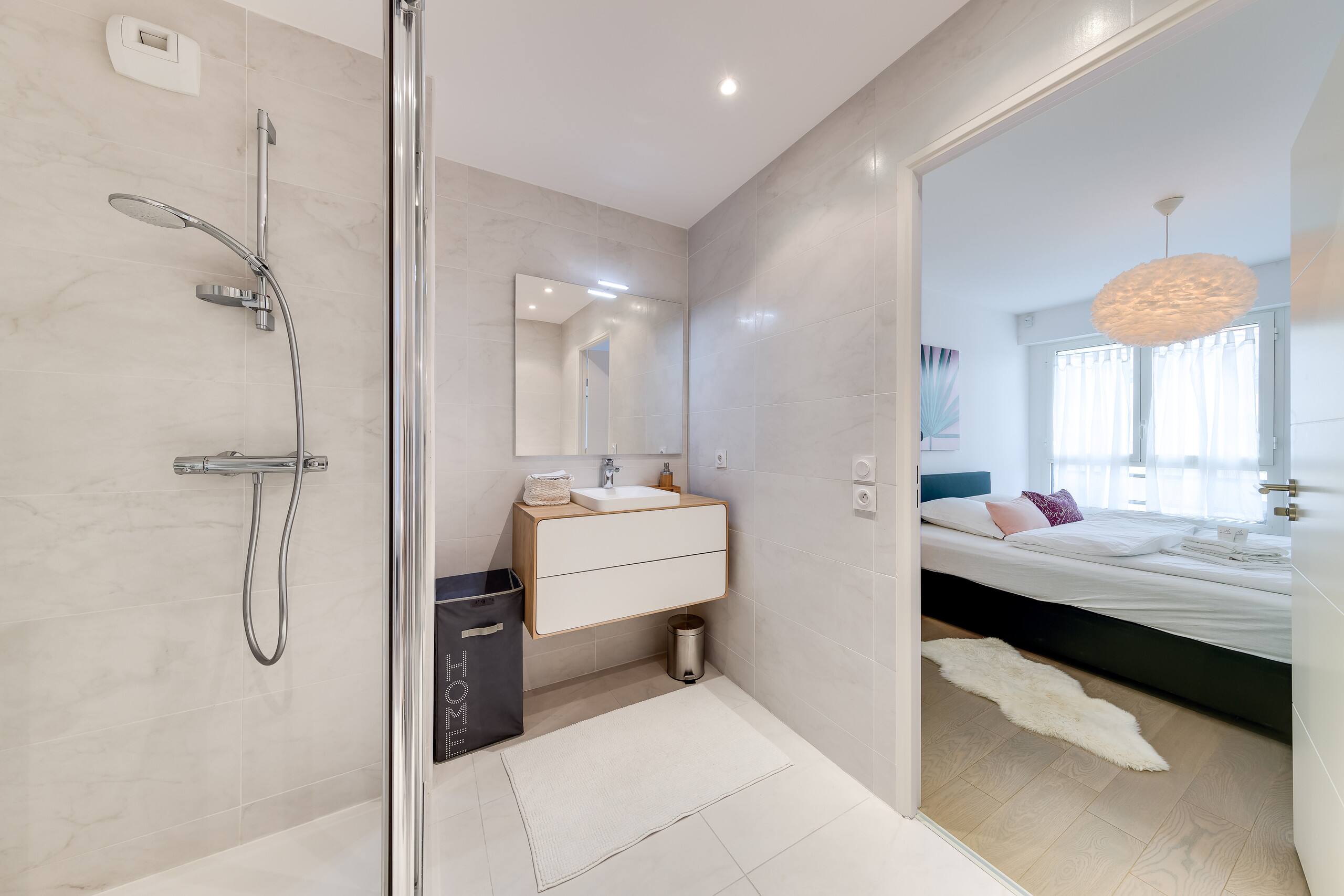 WALK TO THE OCEAN, stylish large 2BR with balcony 16