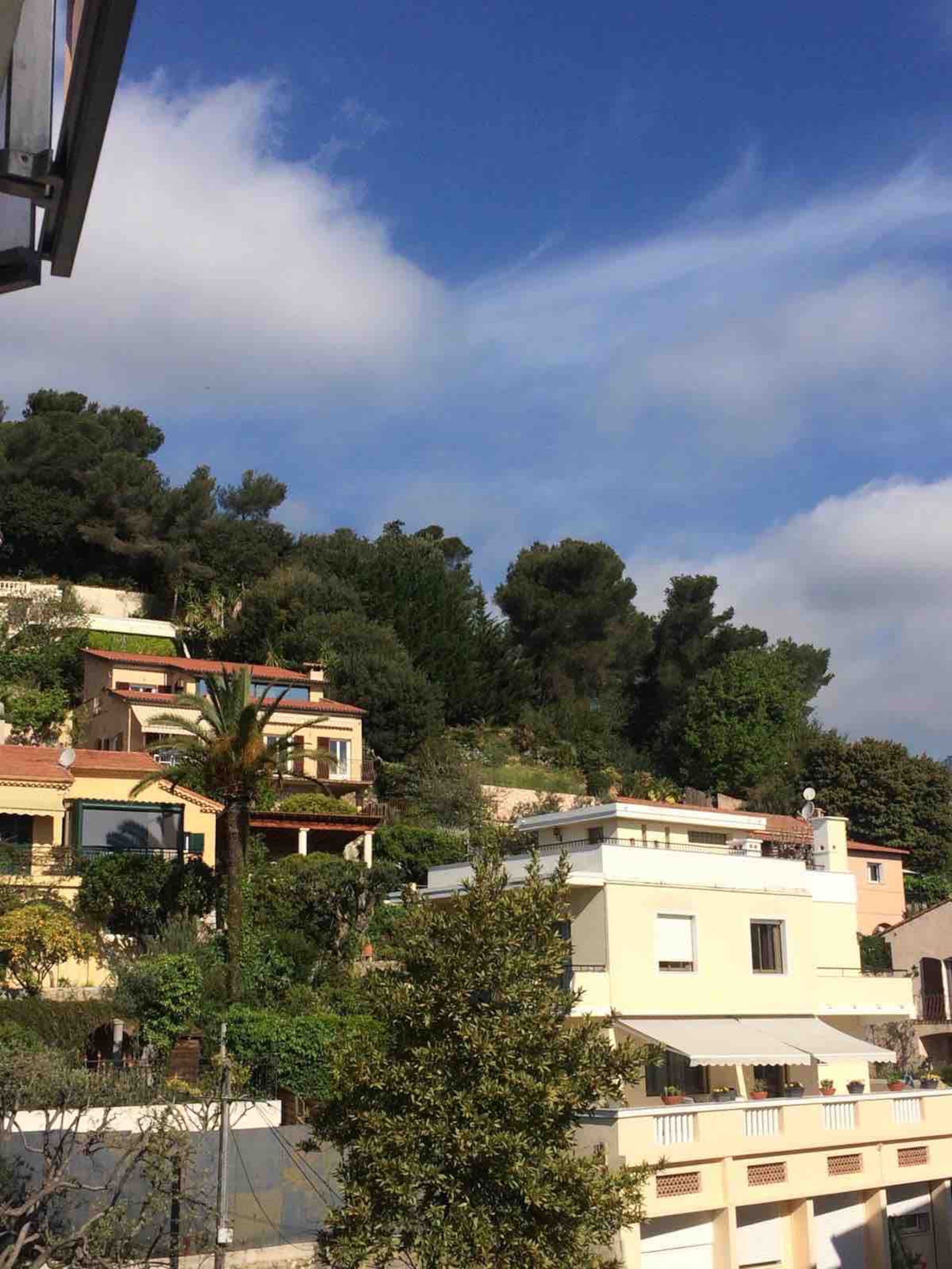 WALK TO THE OCEAN, stylish large 2BR with balcony 30