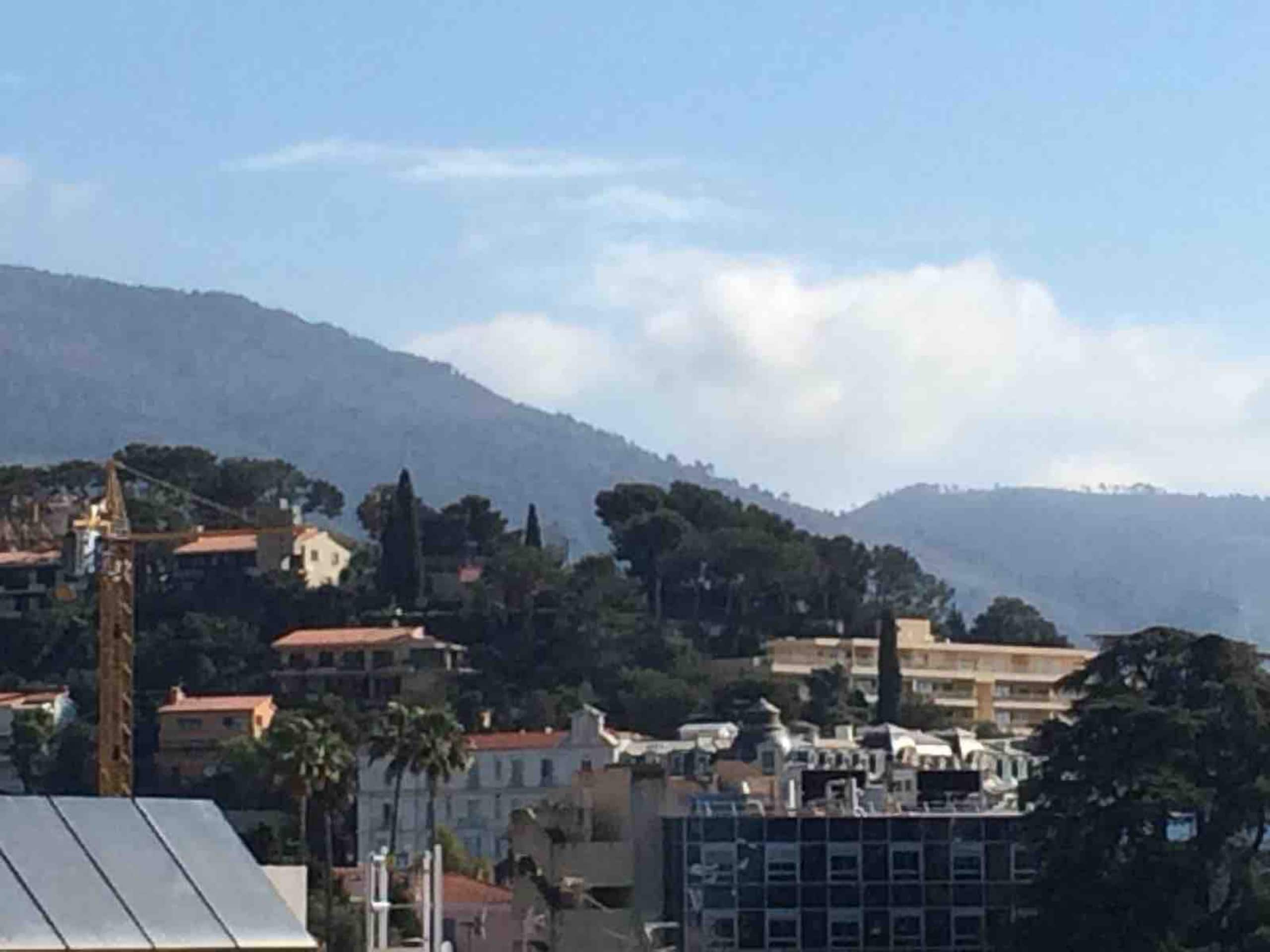 WALK TO THE OCEAN, stylish large 2BR with balcony 31