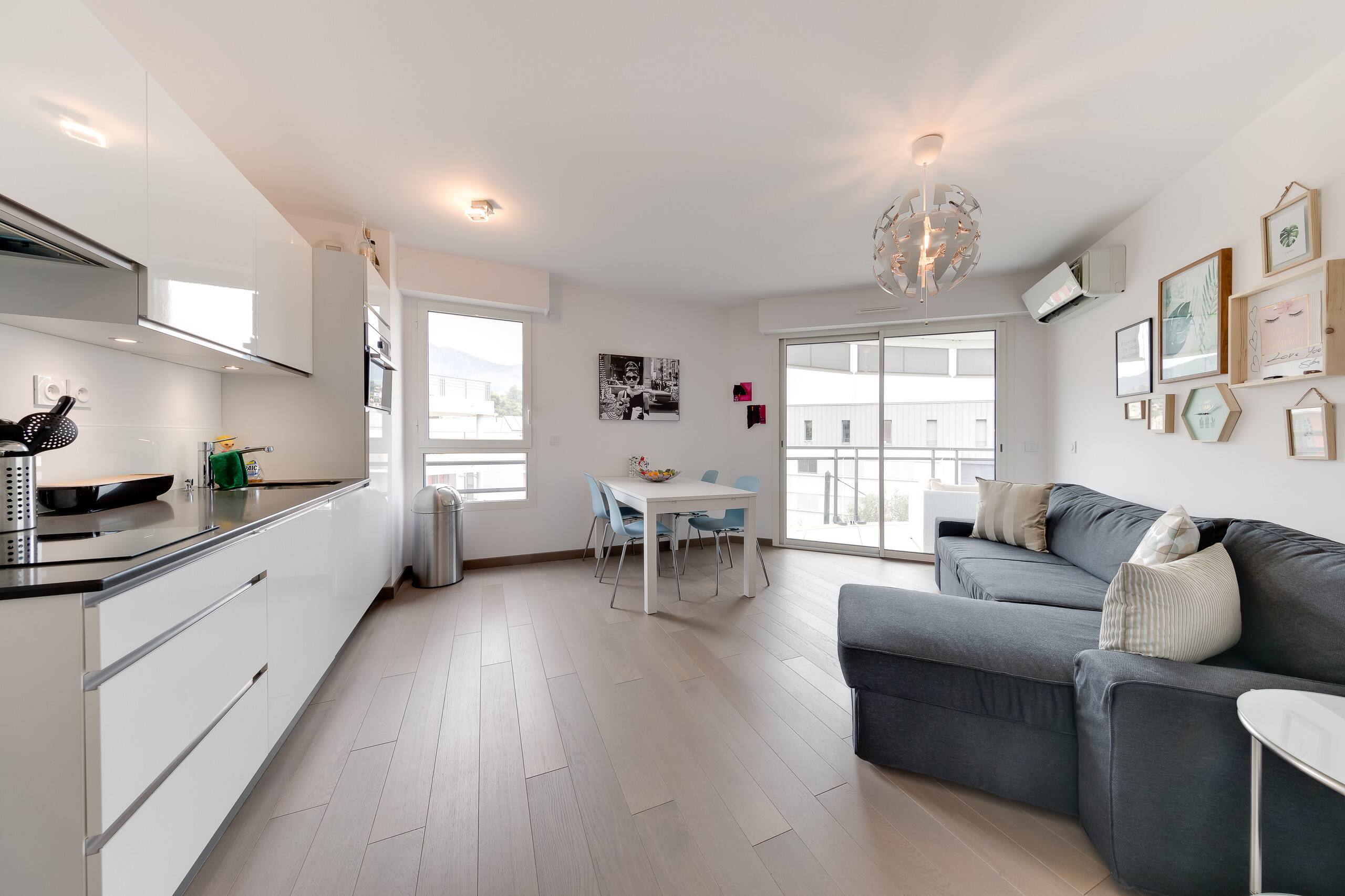 WALK TO THE OCEAN, stylish large 2BR with balcony — photo 5
