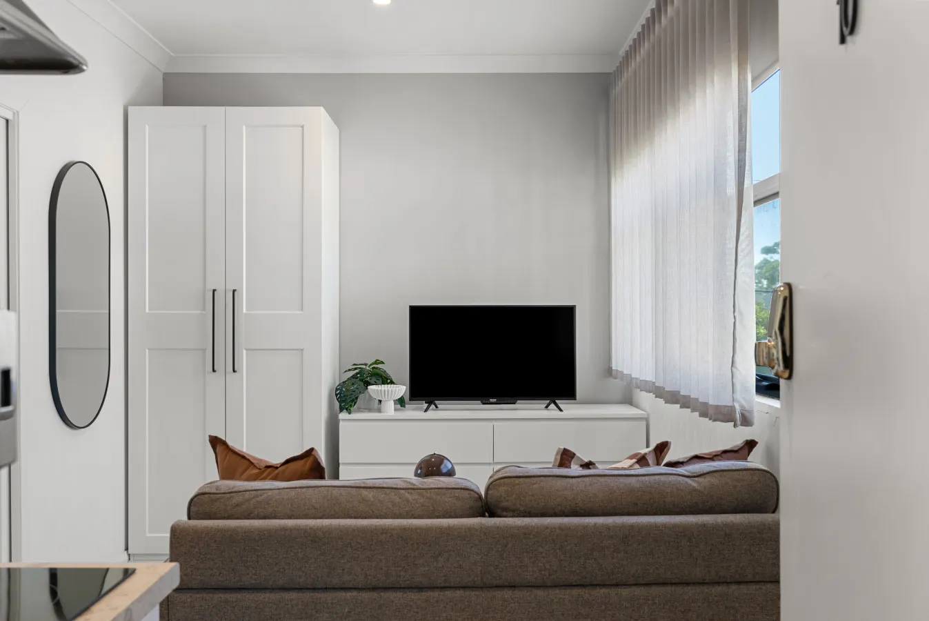 Fleur at Lotus—Chic Boho Flat Near Glenelg & CBD 8