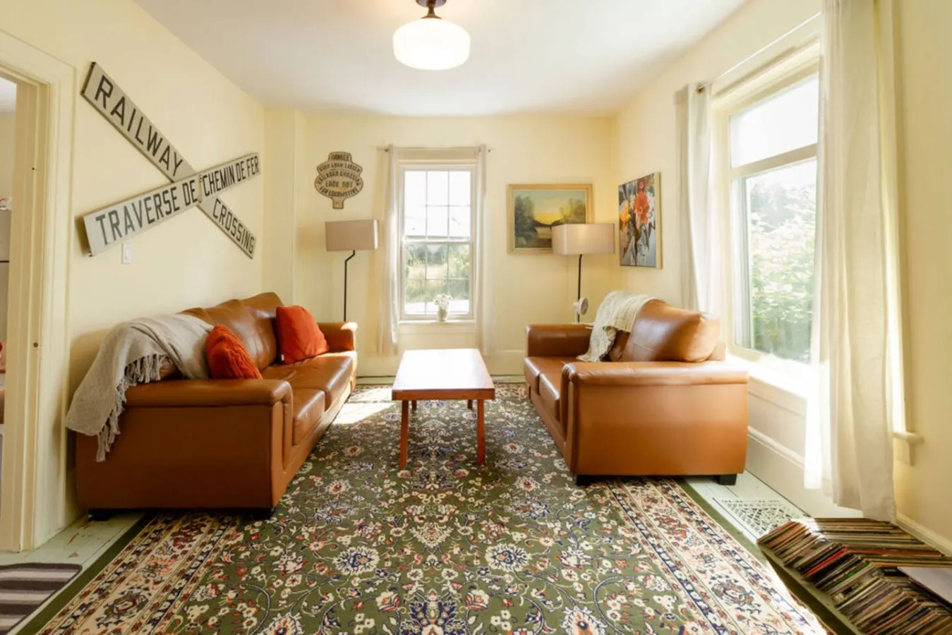 Central Picton Apartment, Sleeps 8; The Iron Horse-Sandbanks Pass
