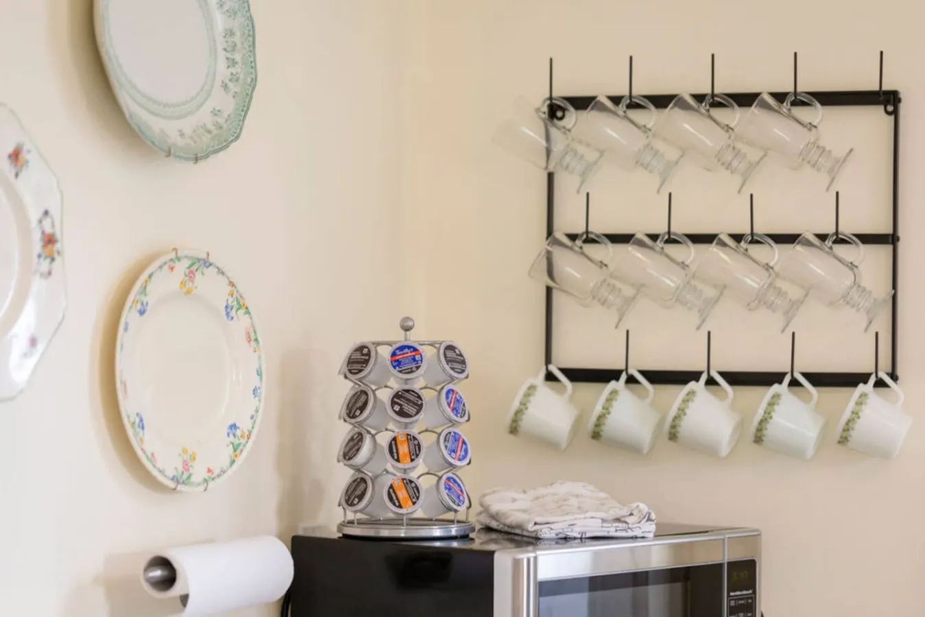 Central Picton Apartment, Sleeps 8; The Iron Horse-Sandbanks Pass 7