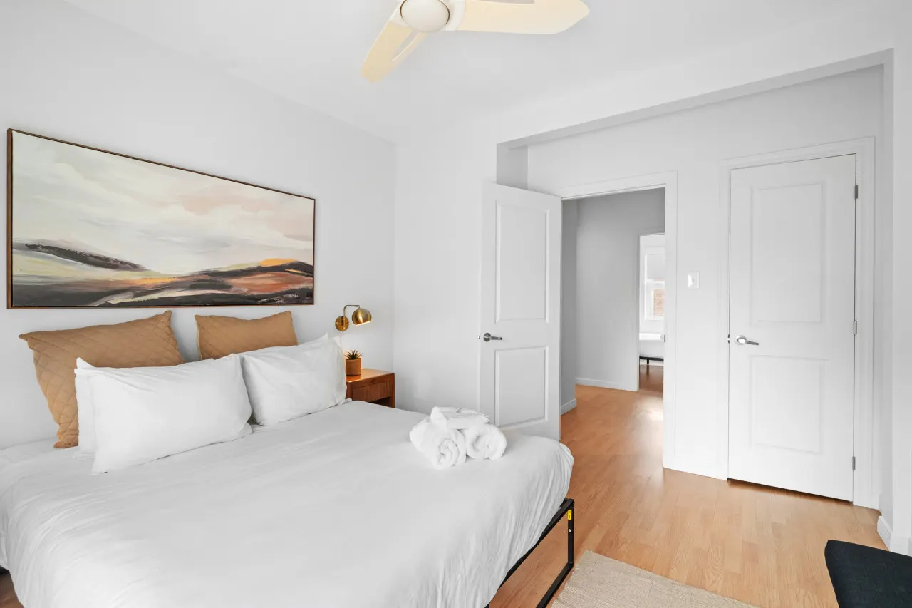 Little Italy - Trendy 2-Bedroom Haven by Jean Talon Market - Unit 4 10