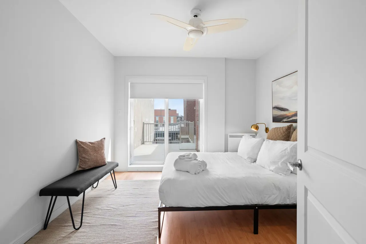 Little Italy - Trendy 2-Bedroom Haven by Jean Talon Market - Unit 4 11
