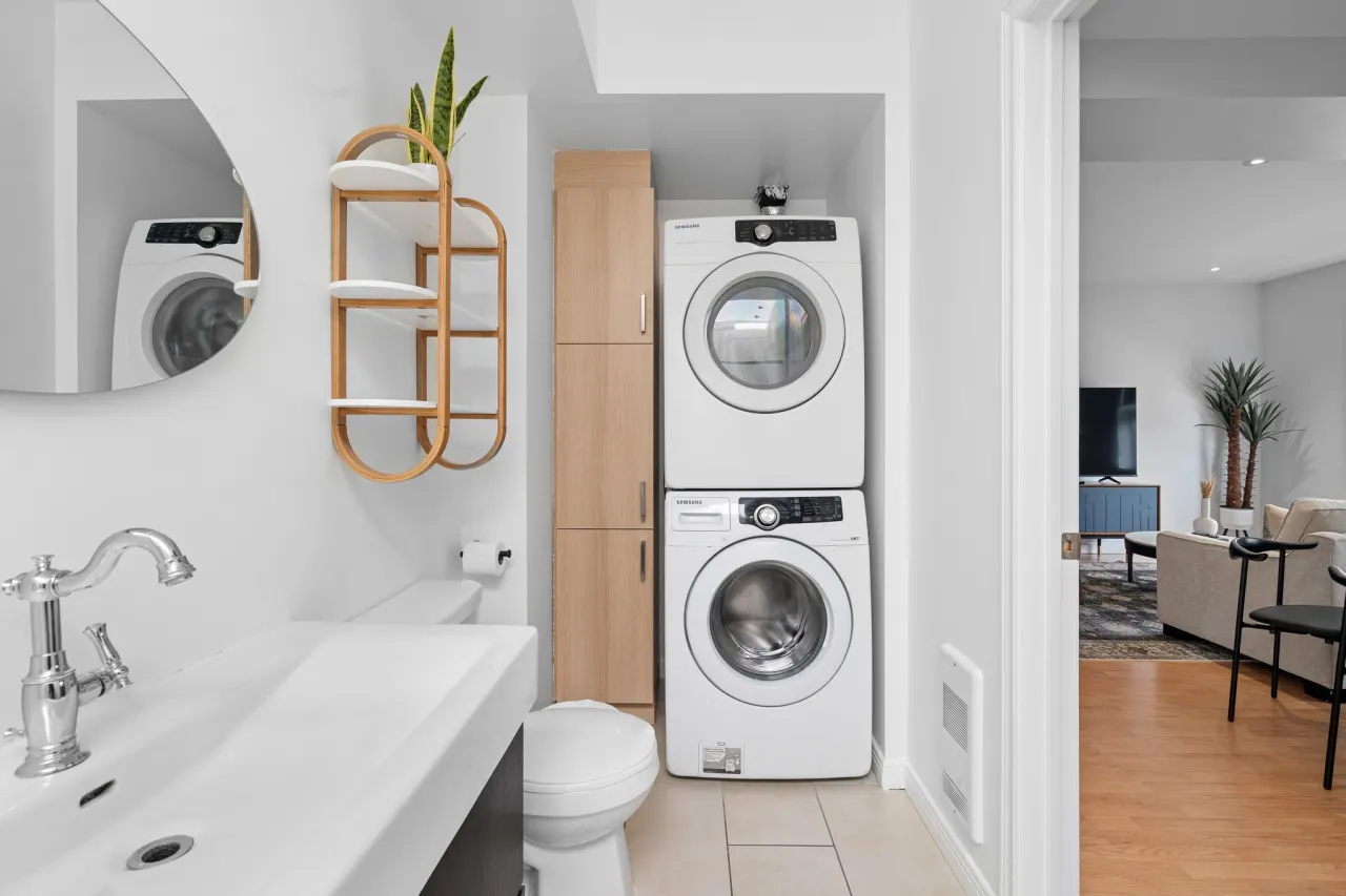 Little Italy - Trendy 2-Bedroom Haven by Jean Talon Market - Unit 4 12