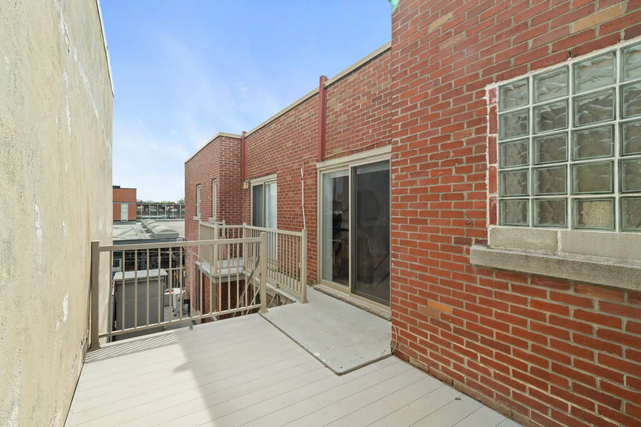Little Italy - Trendy 2-Bedroom Haven by Jean Talon Market - Unit 4 14