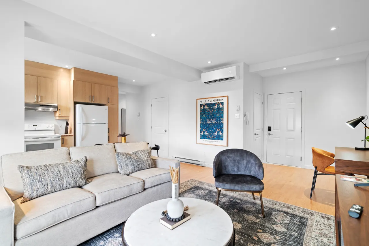 Little Italy - Trendy 2-Bedroom Haven by Jean Talon Market - Unit 4 3