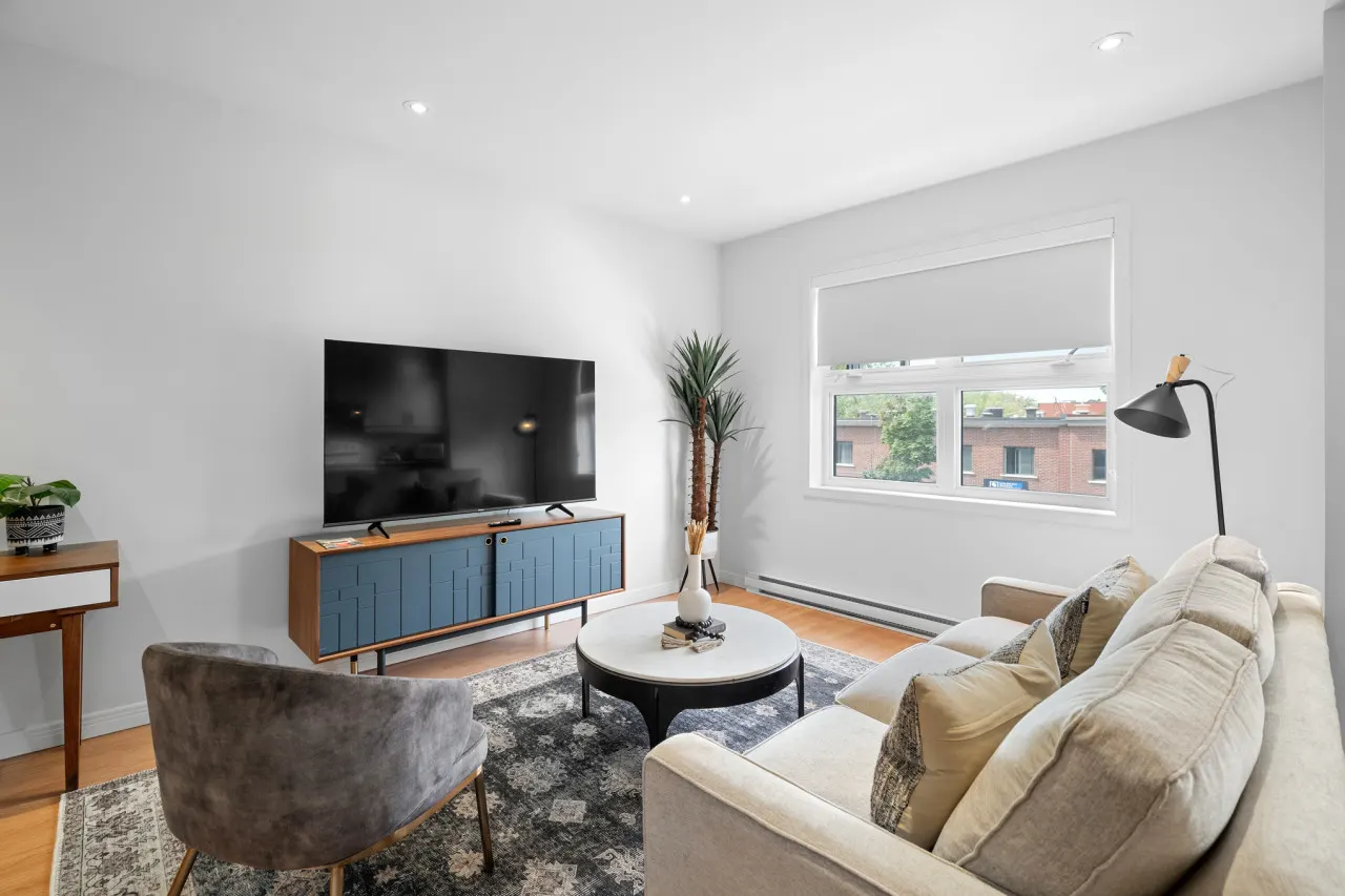 Little Italy - Trendy 2-Bedroom Haven by Jean Talon Market - Unit 4 4