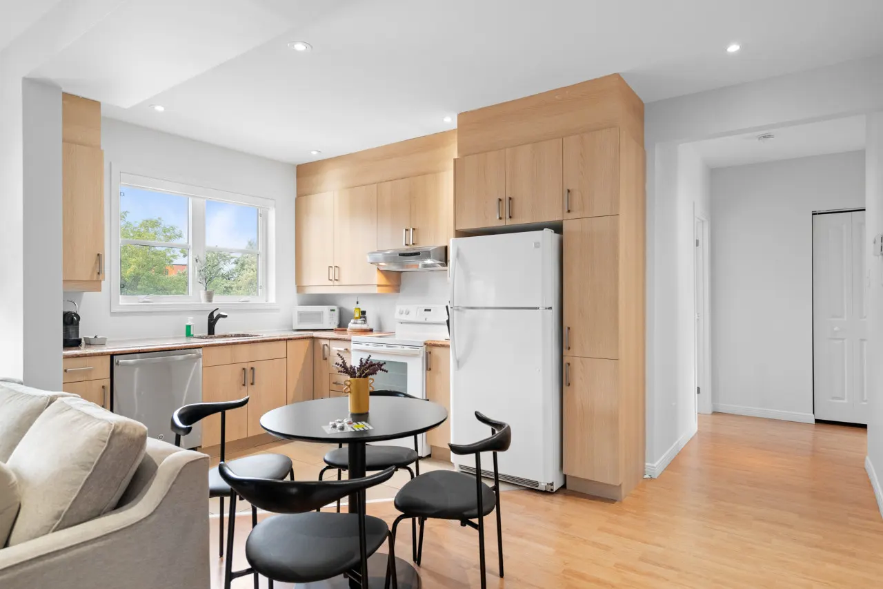 Little Italy - Trendy 2-Bedroom Haven by Jean Talon Market - Unit 4 5