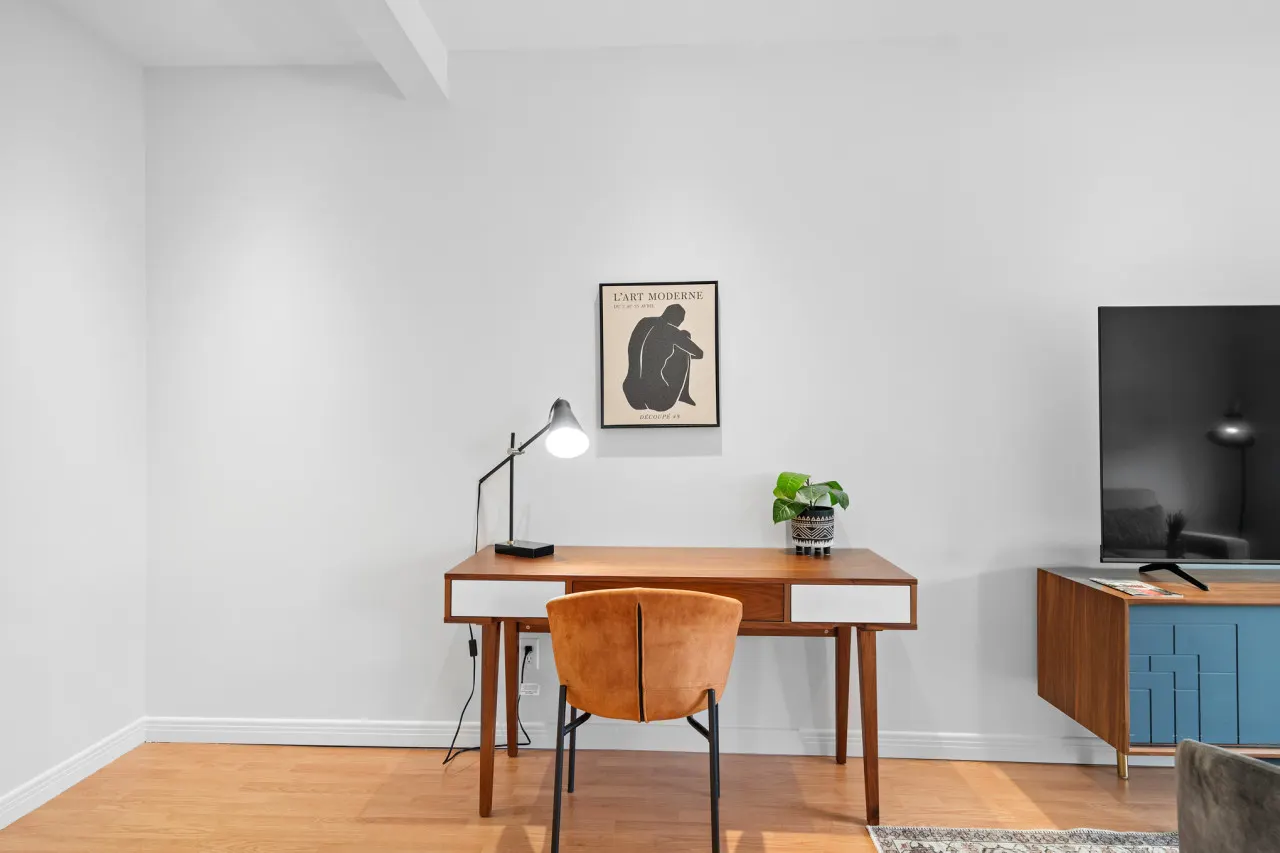 Little Italy - Trendy 2-Bedroom Haven by Jean Talon Market - Unit 4 8