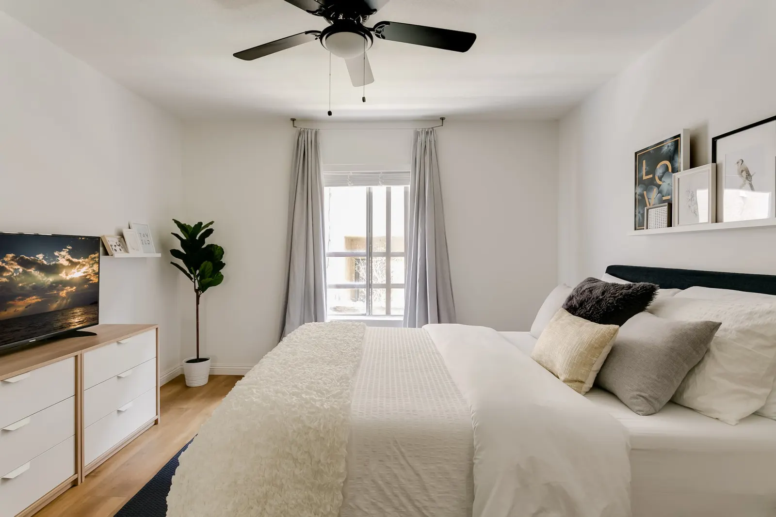 Sophisticated Long Beach Suite with Garage Parking
