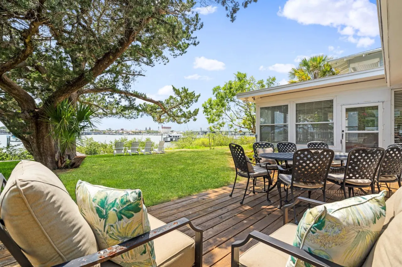 Bayfront Cottage 3