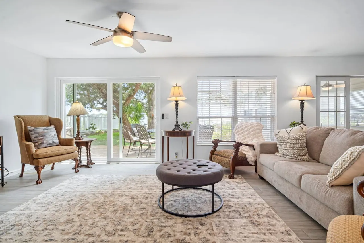 Bayfront Cottage 6