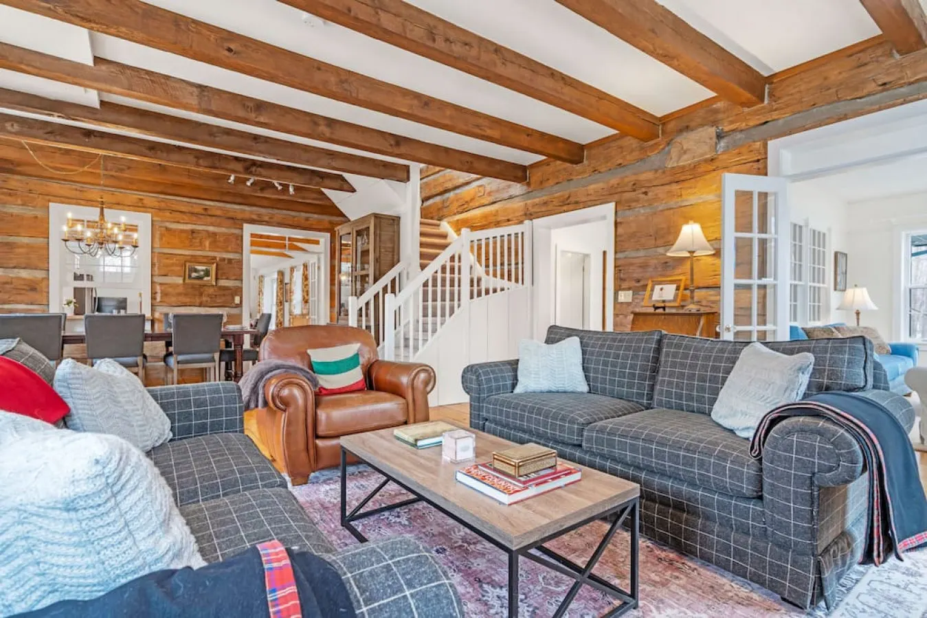Malcom Cottage · Stunning 6 Bedroom Chalet In Beaver Valley!