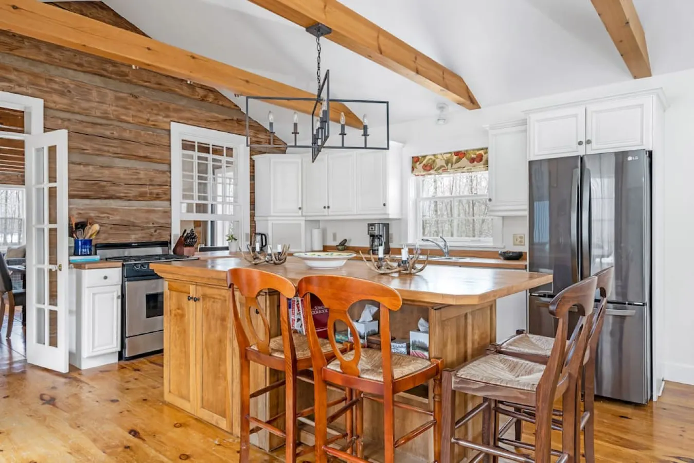 Malcom Cottage · Stunning 6 Bedroom Chalet In Beaver Valley! — photo 3