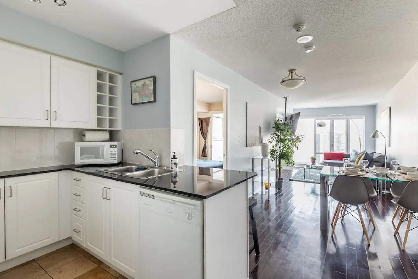 Urban Stay 1BR King Bed Sleeps 4 Parking 1